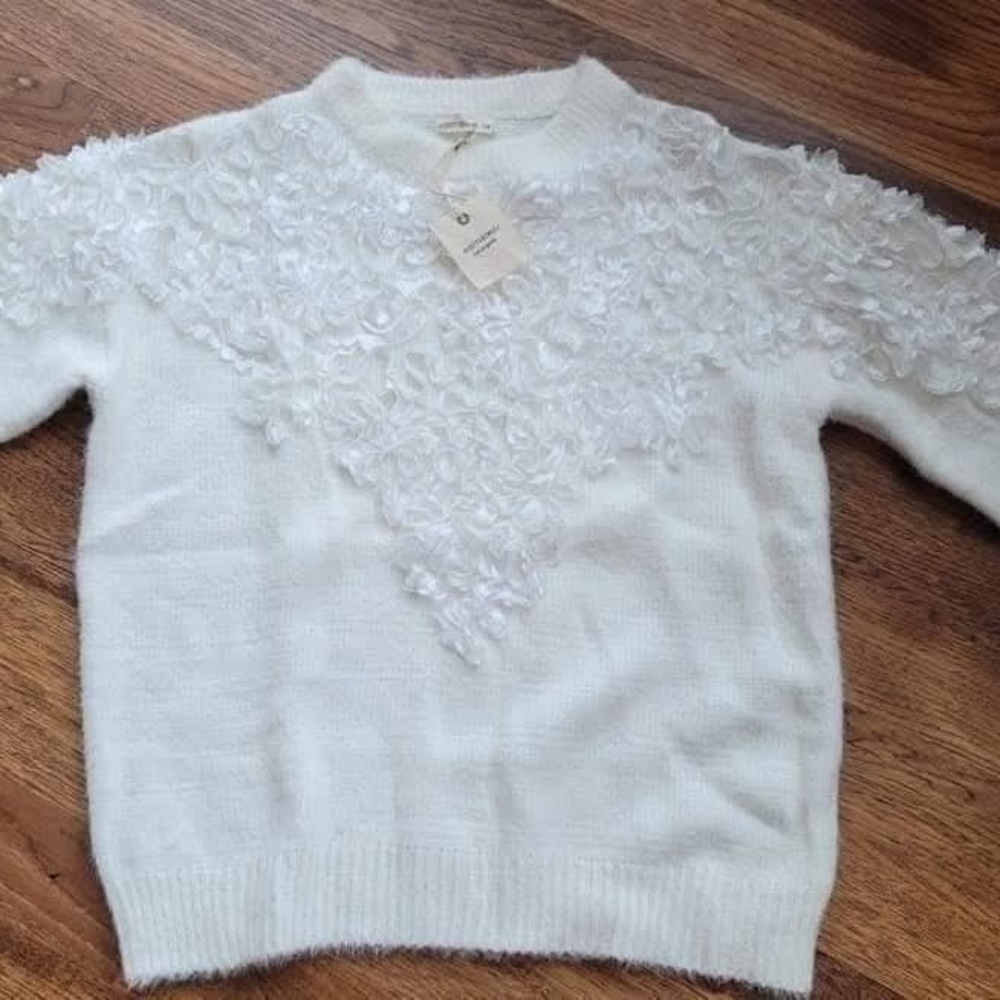 Chic White Floral Women's Sweater